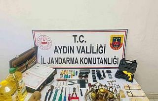 Kuşadası’nda suç makineleri jandarmaya takıldı
