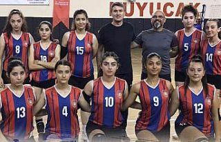 Kuyucaklı sporcular ilk resmi maçından galibiyetle...