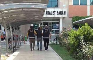 Kuyumcudan çaldığı altın ve paralarla yakalandı