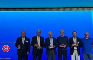 Levent Bıçakçı’ya UEFA’dan onur ödülü