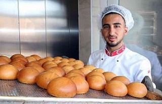 Lise öğrencileri günde 4 bin 850 adet ekmek üretiyor