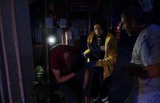 Mahalleli yakaladığı hırsızı önce dövdü sonra...