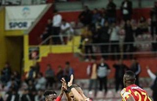 Majid Hosseini golle tanıştı