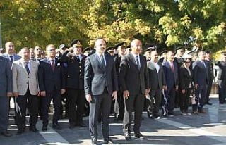 Malazgirt’te çelenk sunma töreni