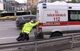 Maltepe’de ambulans ile otomobil çarpıştı: 3’ü...