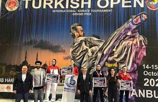 Manisa BBSK karatecilerinden 10 madalya