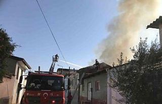 Manisa’da ev yangını