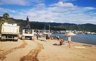 Marmaris’te bir yanda deniz keyfi, bir yanda iş...