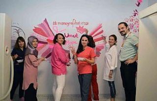 Meme kanserine dikkat çekmek için duvarları boyadılar