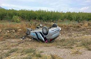 Mersin’de kaygan yolda üç araç birbirine girdi:...