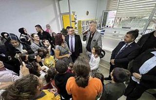 Metin Şentürk çocuklarla şarkı söyledi