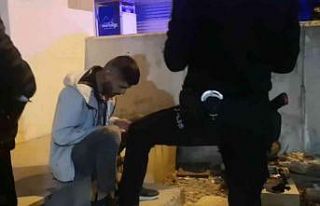 Mezarlıkta feci şekilde dövdüler