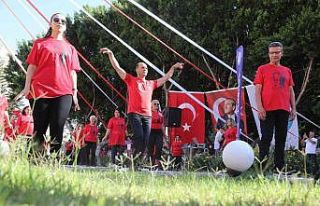 Mezitli’de ’99. yılda 99 zeybek’ gösterisi