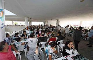 Mezitli’de satranççılar hamlelerini Cumhuriyet...