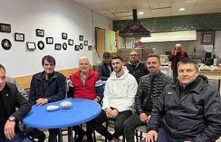 Milli futbolcuyu kahvehanede görenler şaşırdı