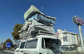 Minibüsten büyük yükle tehlikeli yolculuk