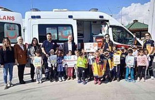 Minik öğrencilere sağlıkçılardan sürpriz