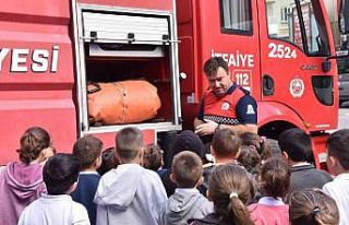 Minik öğrencilerin itfaiye ilgisi