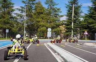 Minikler trafiği öğreniyor