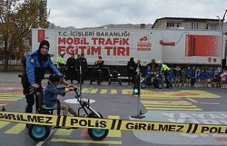 ‘Mobil Trafik Eğitim Tır’ı Hakkari’de