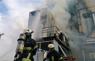 Mobilya imalathanesinde korkutan yangın