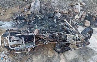 Motosiklet duvara çarparak alev aldı : 1 ölü