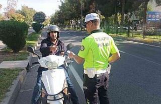 Motosiklet sürücülerine kask denetimi