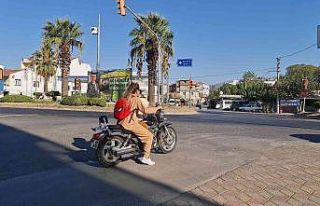 Motosiklet üzerinde tehlikeli yolculuk