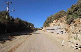 Mümtaz Ataman caddesinde yol ve kaldırım çalışmaları...