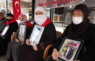 Muş’ta evlat nöbeti tutan ailelerin sayısı 42’ye...