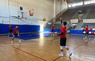 Nazilli’de filenin efeleri sezonun ilk maçına...