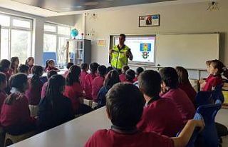 Nazillili öğrenciler trafik kurallarına karşı...