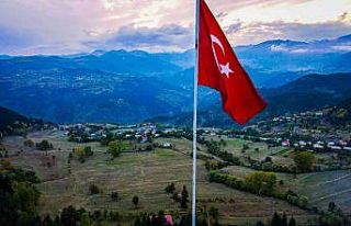 Oba köyünün bayrak aşkı