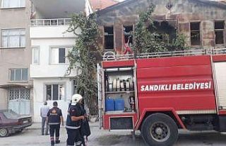 Ocakta unutulan yemek yangına neden oldu