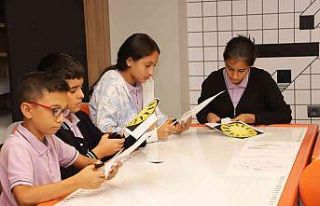 Öğrenciler, bilimsel etkinliklere yoğun ilgi gösteriyorlar