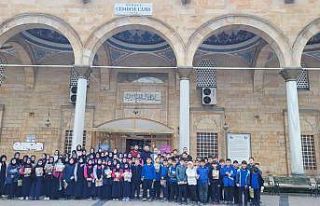 Öğrenciler camileri inceledi