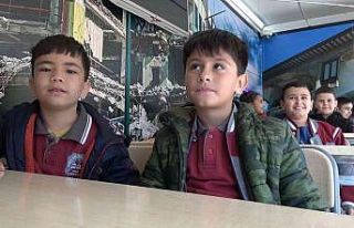 Öğrencilere simülasyon tırında deprem eğitimi...