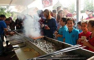 Okulda kebap ziyafeti