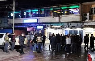 Olay çıkarınca kovulan grup restorana ateş açtı