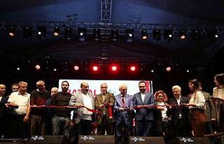 Onur Akın ve Aydilge Ataşehir’de konser verdi