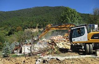 Osmangazi’de orman arazisindeki kaçak ev yıkıldı