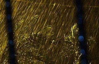 Osmaniye’de gök gürültülü sağanak yağış...