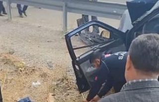 Otomobil bariyerlere çarptı: 1 yaralı