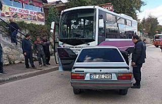 Otomobil ile halk otobüsü çarpıştı: 1 yaralı