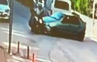 Otomobil ile motosikletin kazası kamerada