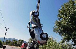 Otomobil sulama kanalına uçtu: 2 yaralı