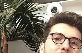 Otomobile çarpan 22 yaşındaki motosikletli hastanede...