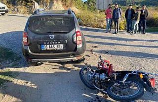 Otomobile çarpan motosiklet sürücüsü ağır yaralandı