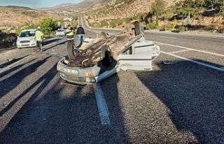 Otomobilin arkadan çarptığı araç takla attı:...