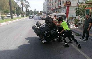 Otomobilin çarptığı ATV, park halindeki araca...